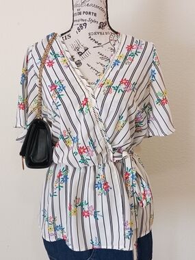 3/$20 💰 Womens Boho Top M Multicolored Wrap Blouse